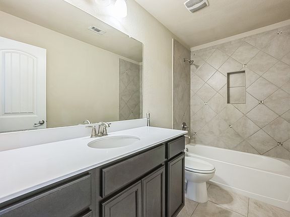 3rd image of 301 Harcourt Ave