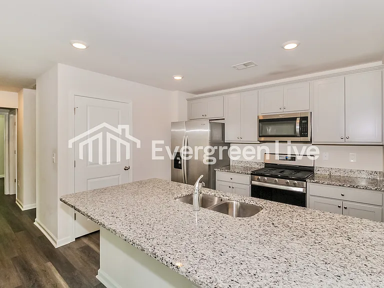 2224 Courtina Way — Photo 7
