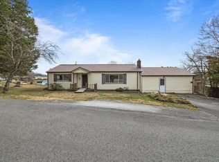 226 SW Central Ave, Harriman, TN 37748