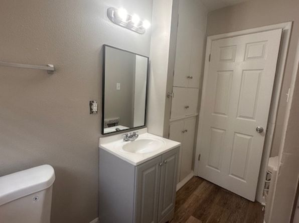 28 Rugby Dr