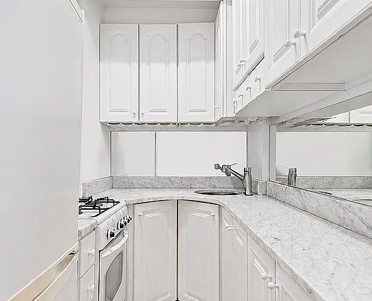 4th image of 225 Central Park W APT 619