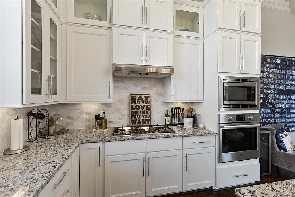 3 bed, 3.5 bath, 2231 sqft, $5,200 — Photo 4