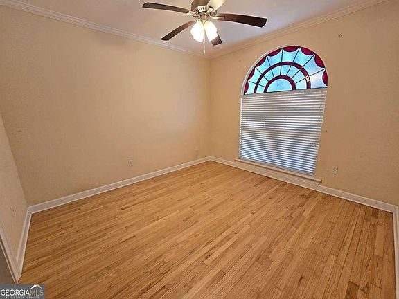 5th image of 2411 Riverside Dr