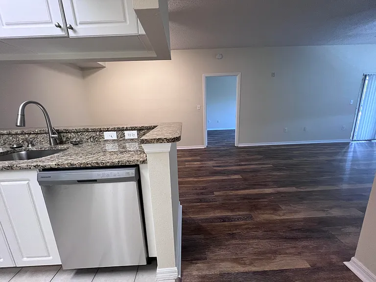 2802 Sarento Pl #302 — Photo 5