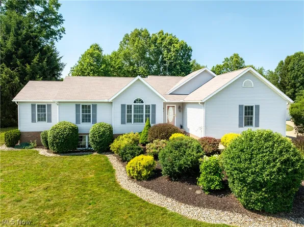 545 E Maple St, Hartville, OH 44632