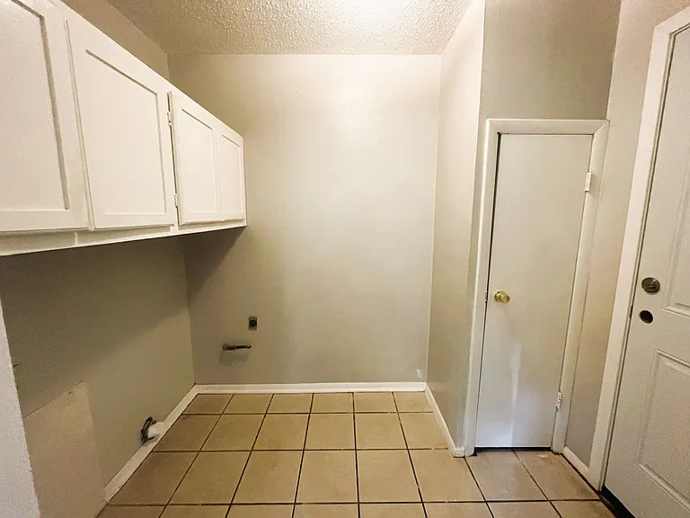 824 NW 8th St — Photo 12