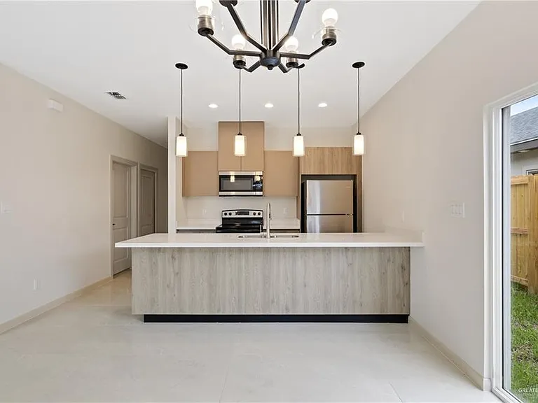 1804 W Violet Dr #3 — Photo 5