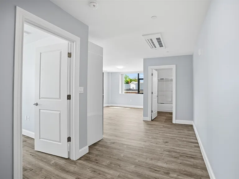 632 Centre St #304 — Photo 6