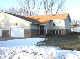 107 Hillside Dr, Marshall, WI 53559