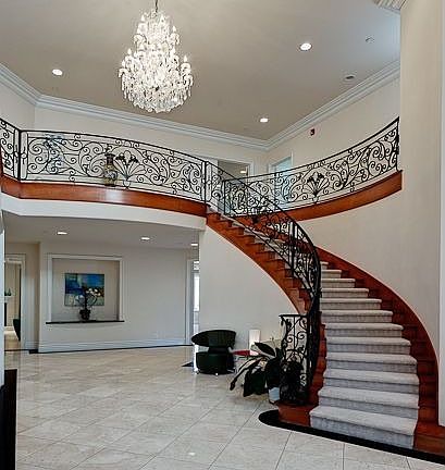 FRONT ENTRY VIEW TO STAIRCASE