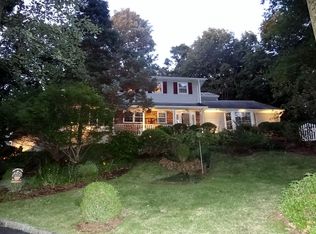 390 Warrenville Rd, Green Brook, NJ 08812