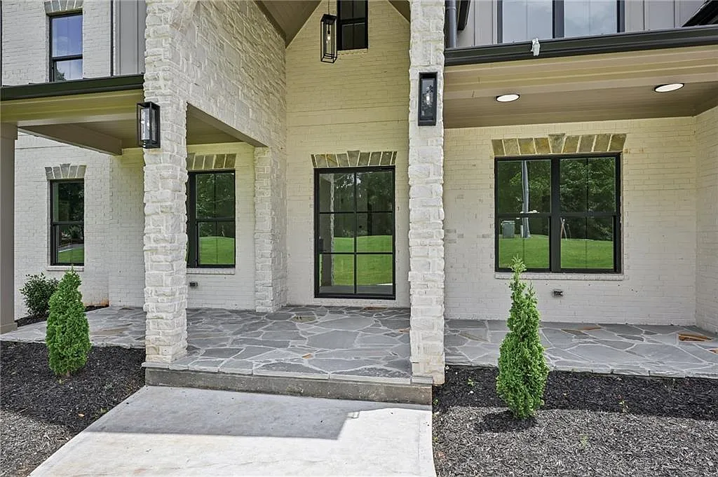 5 bed, 5.5 bath, 8569 sqft, $11,000 — Photo 2