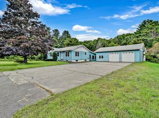 63 Maple St, Farmingdale, ME 04344