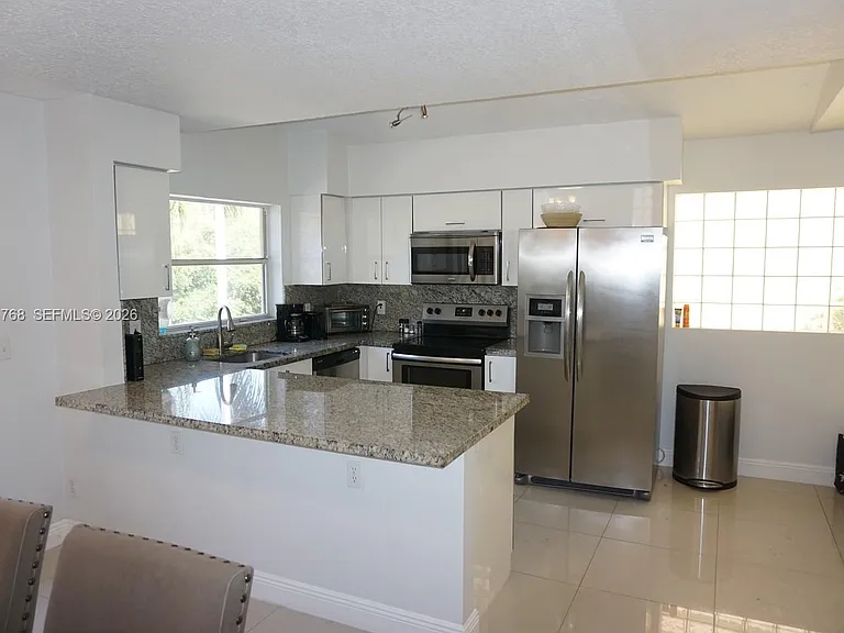 1057 SE 6th Ave — Photo 3