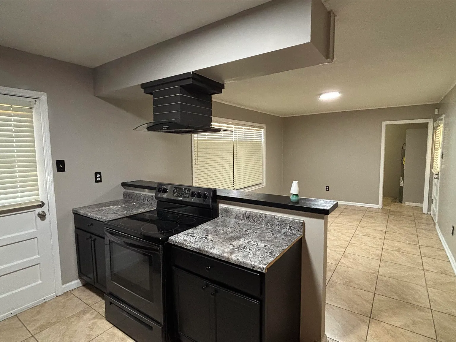 3 bed, 1.5 bath, 1222 sqft, $1,250 — Photo 2