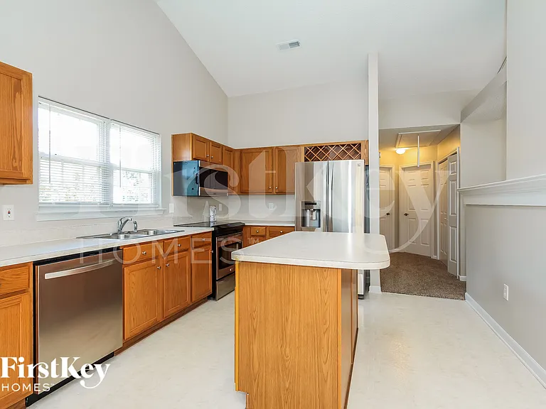 11718 Black Maple Ave — Photo 7