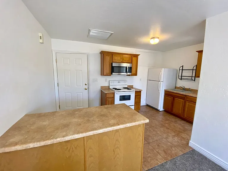 1402 E Scarlet Dr #1/2 — Photo 8