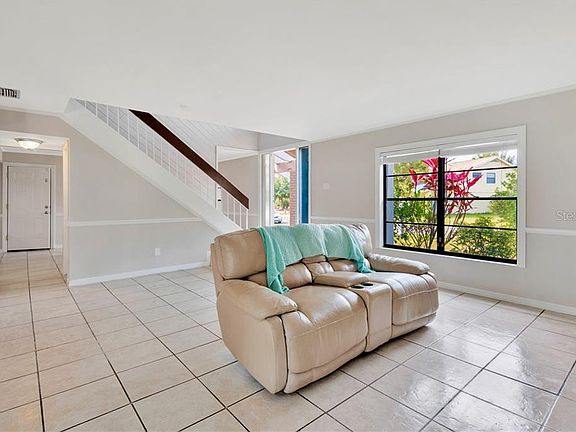 5th image of 11313 Hollyglen Dr