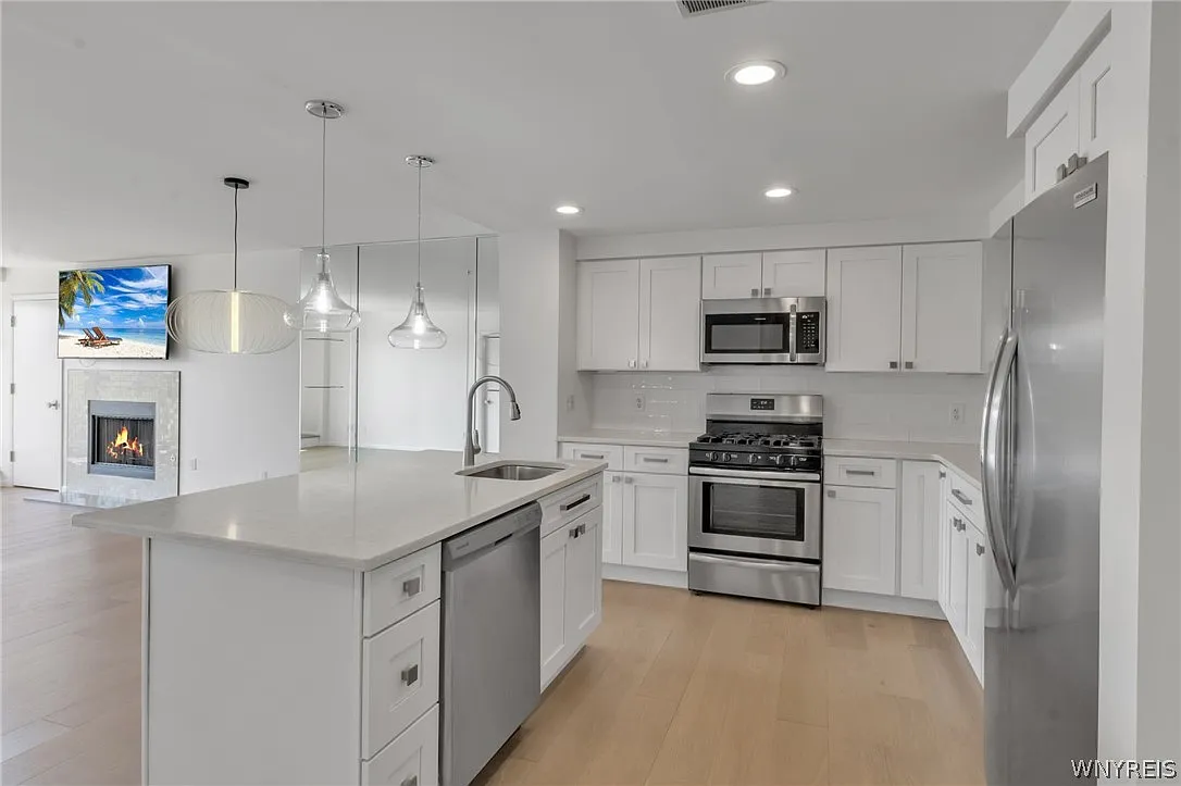1 bed, 1.0 bath, 1110 sqft, $2,500 — Photo 3