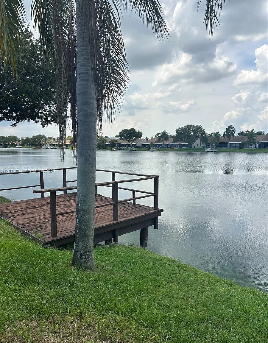 Twin Lake Gardens — Photo 2