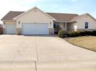 4216 Caitlin Dr, Manhattan, KS 66502
