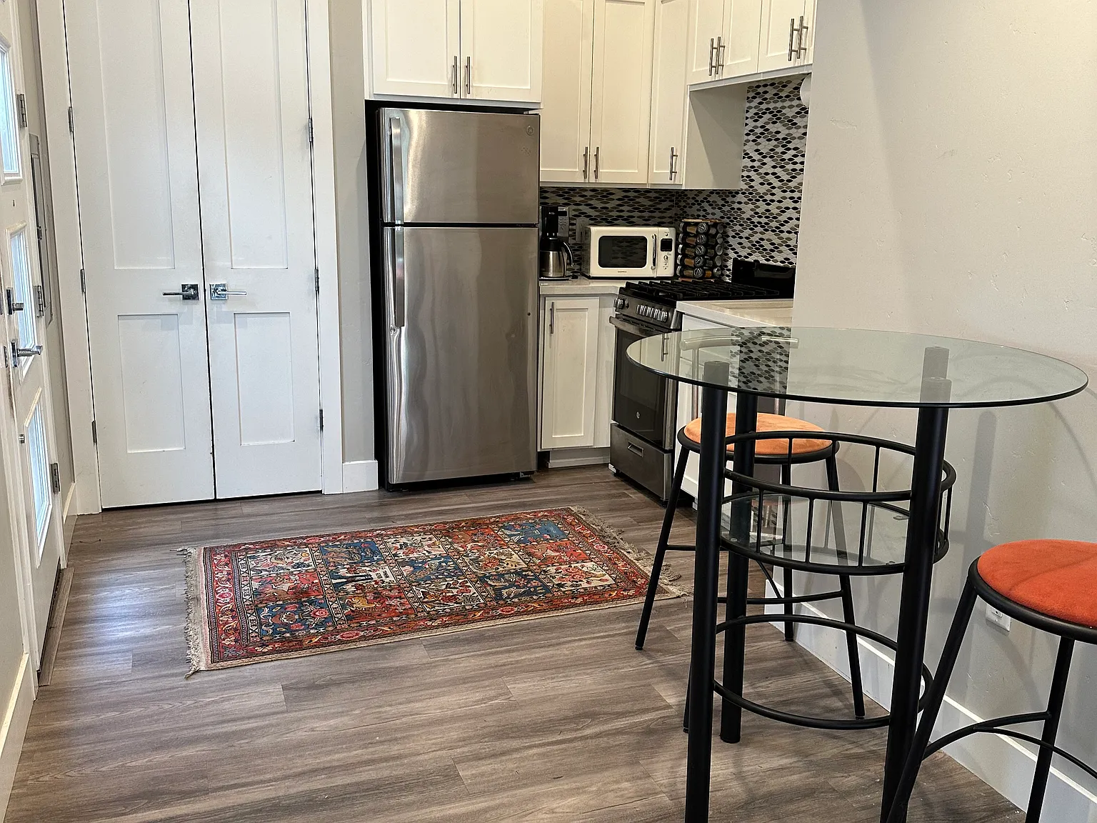 Studio, 750 sqft, $2,200 — Photo 4