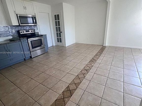 4th image of 828 SW 3rd St #828