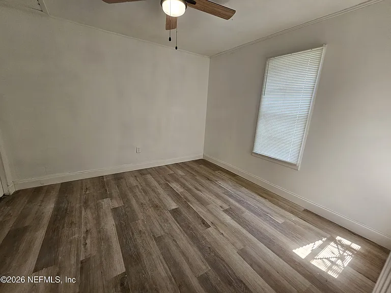 3920 N Davis St — Photo 12
