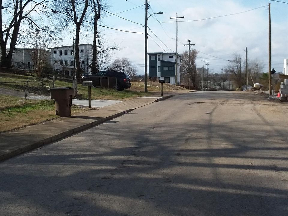 2nd image of 503 Weakley Ave