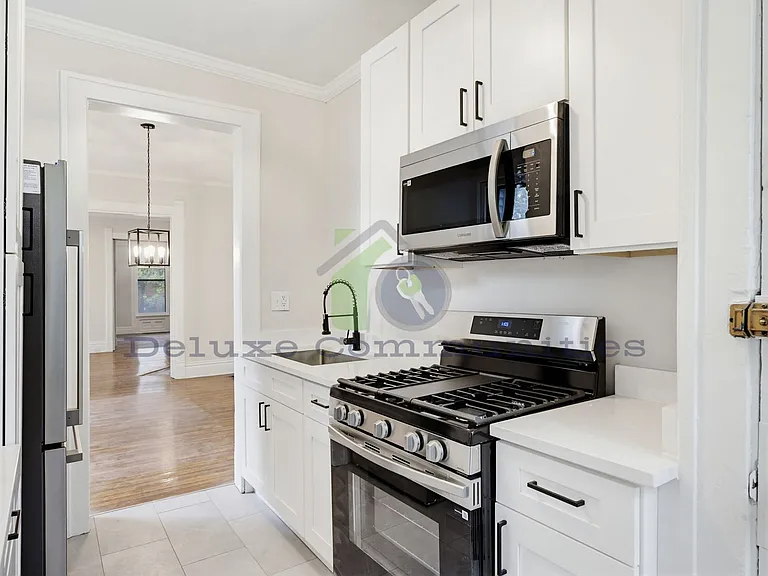 410 Eastern Ave SE — Photo 8