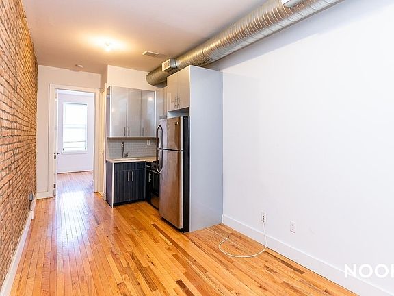 2nd image of 886 Jefferson Ave #2C