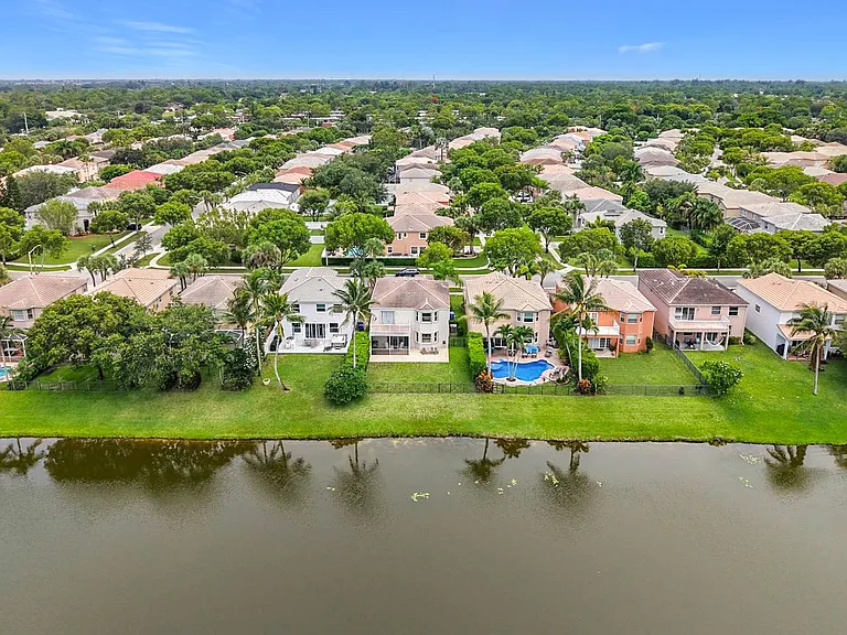 1154 Oakwater Dr — Photo 4