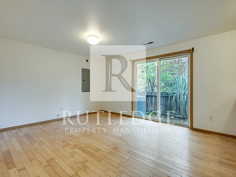120 Mallory Ln — Photo 11