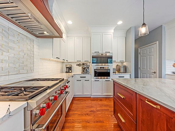 Wolfe Oven Range and marble topped island