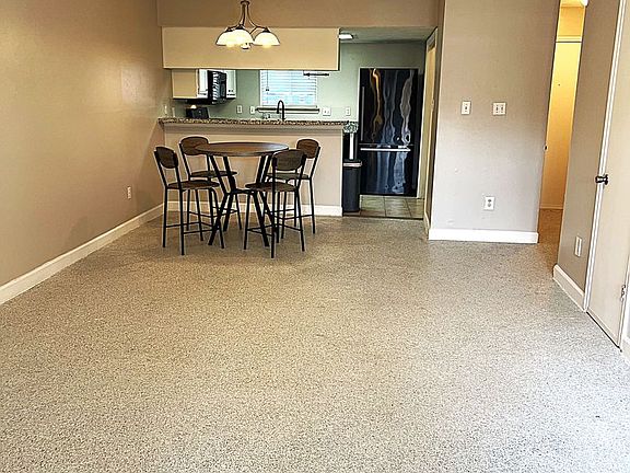 4th image of 1911 Country Village Blvd Unit B