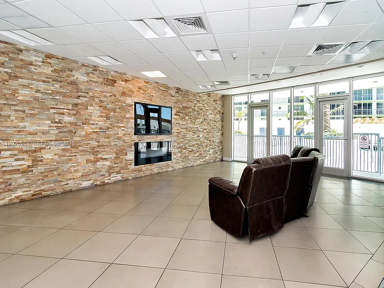 1750 N Bayshore Dr #1515 — Photo 33
