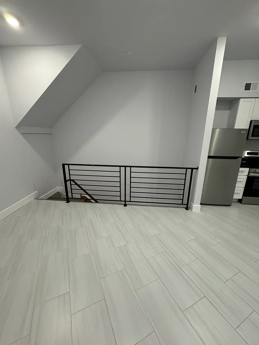 Building Photo - 1303 Ridge Ave #1