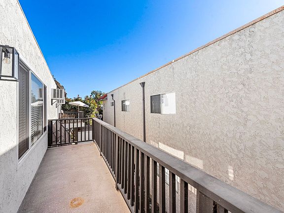5th image of 218 Avenida Lobeiro #C