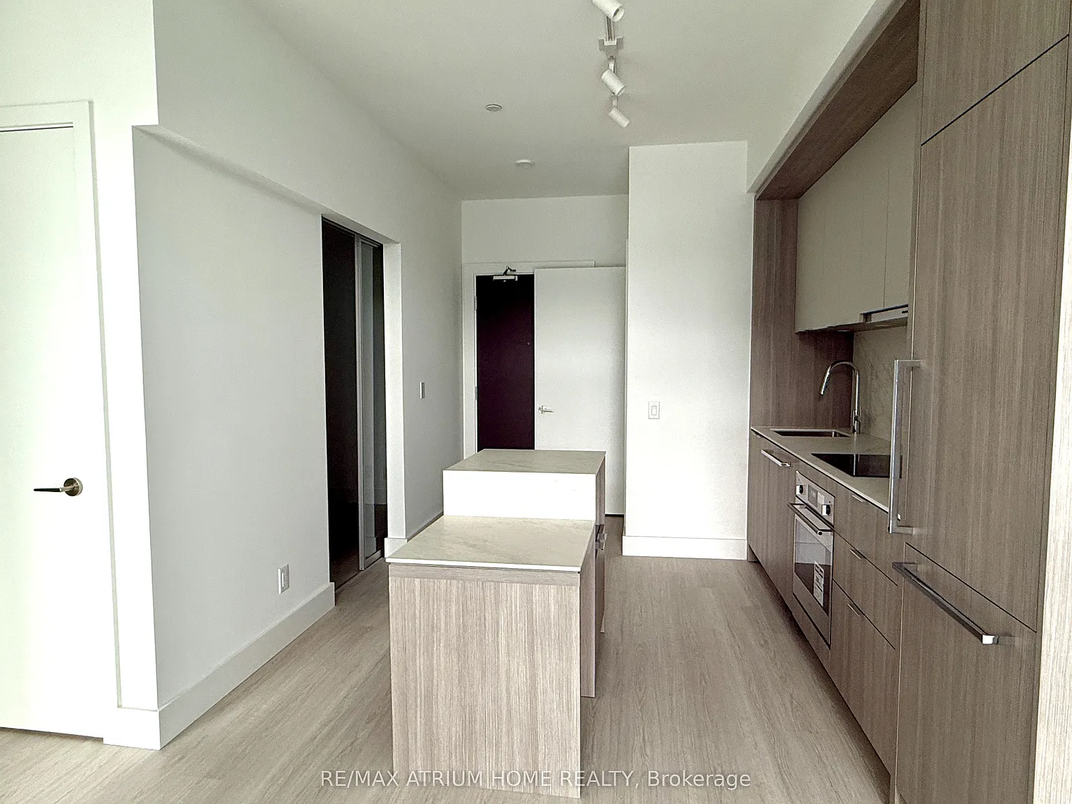 2 bed, $2,450 — Photo 4