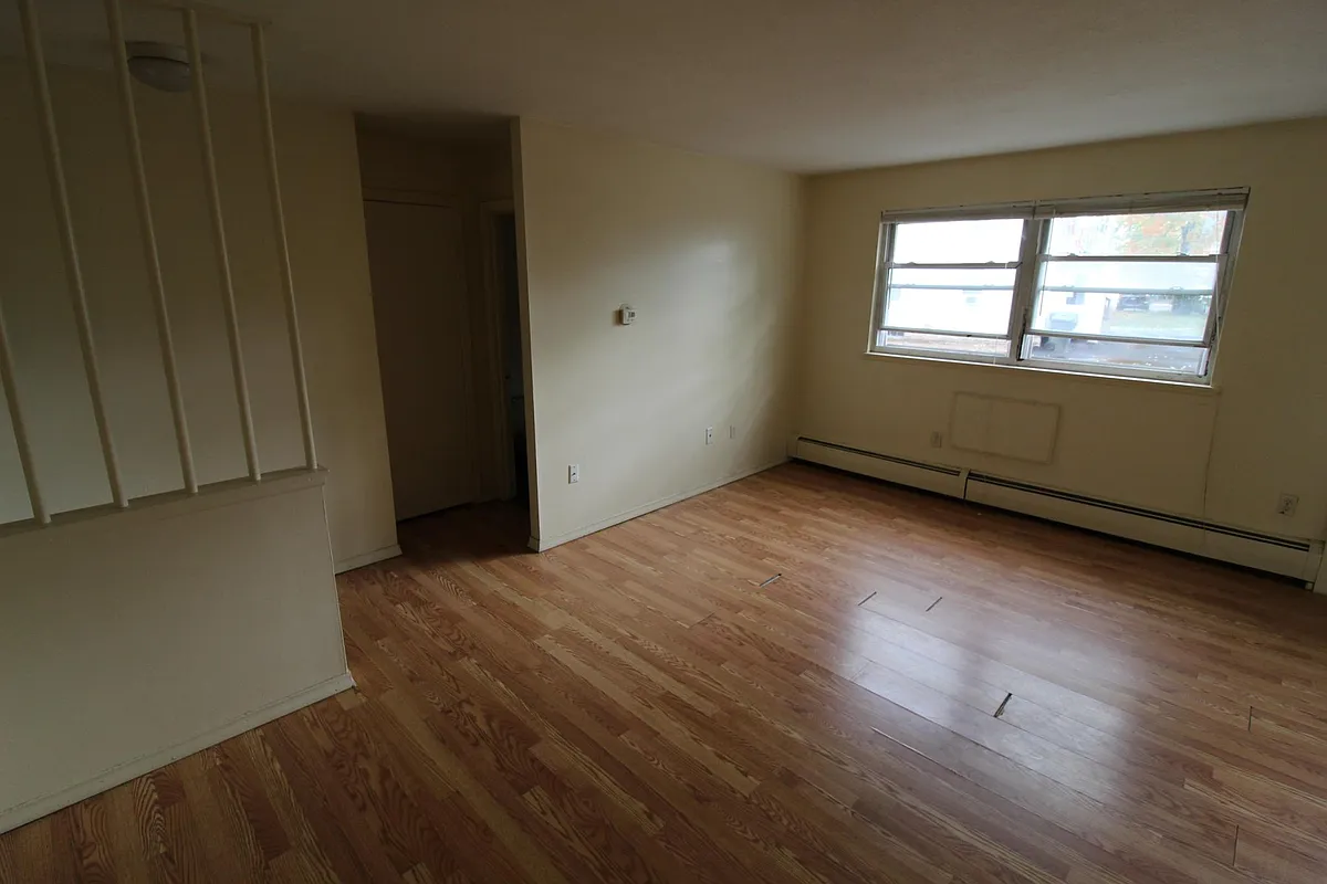 Building Photo - 33 Burnside Ave #A8