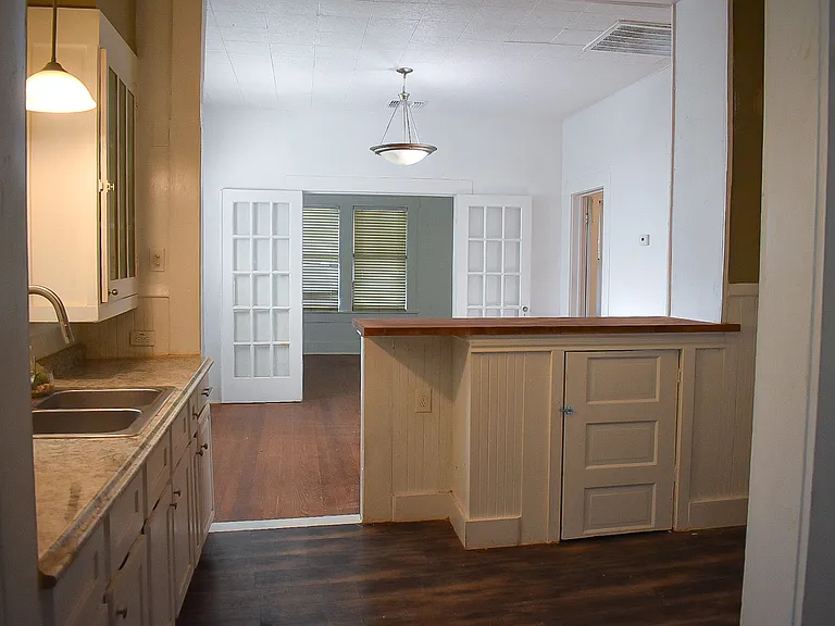 2246 E Houston St — Photo 15