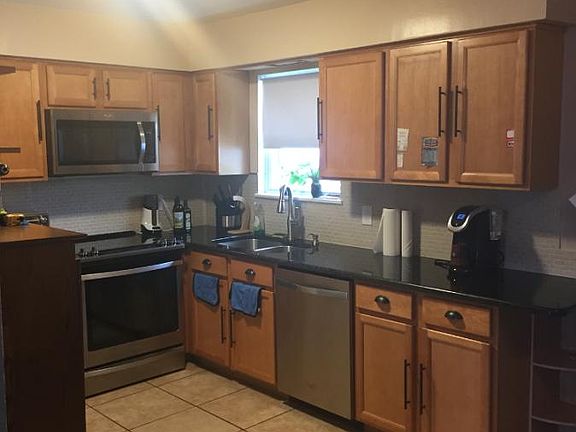 Ultra Modern Kitchen, Granite, Stainless Appliances, Slide I