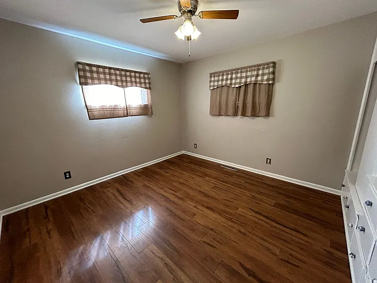 117 W Adams Ave — Photo 31