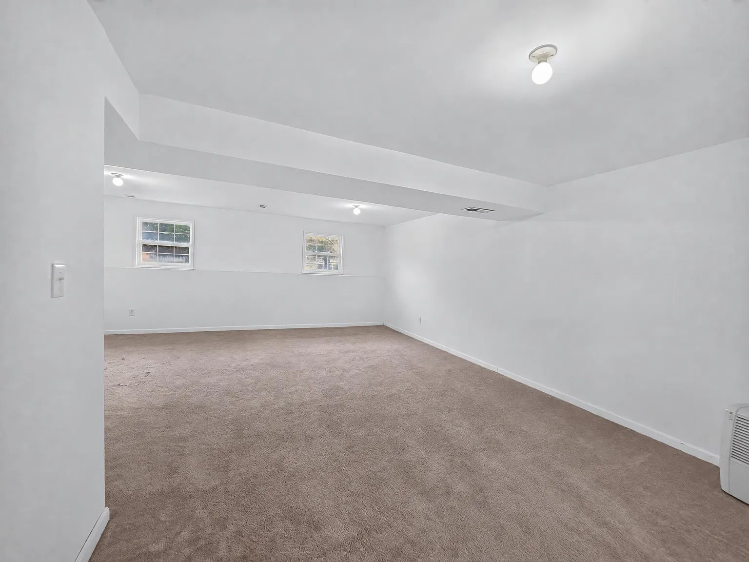 1 bed, 1000 sqft, $1,600 — Photo 3