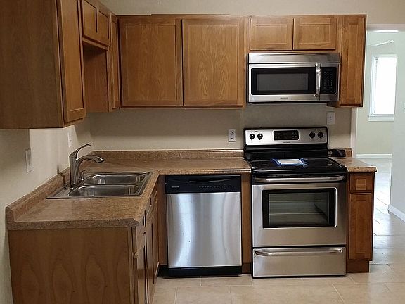 4th image of 811 Craig St