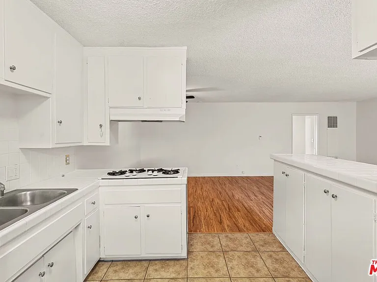 15540 Moorpark St #1 — Photo 6