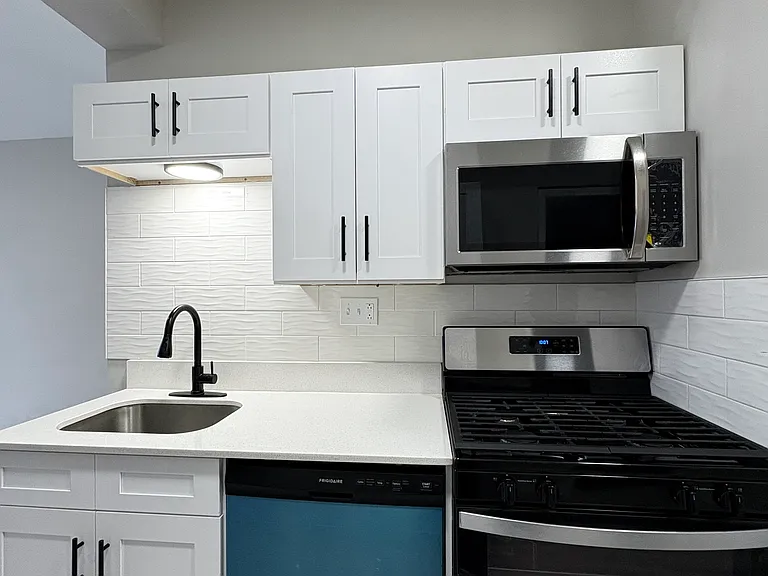 Meridian Living II — Photo 30