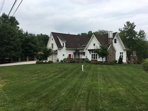 89 Country Club Rd, Dallas, PA 18612