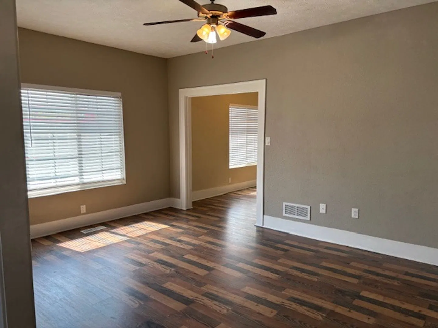 2 bed 1 Bath House — Photo 3