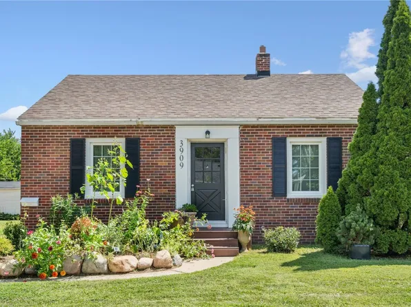 3909 B Ave NE, Cedar Rapids, IA 52402